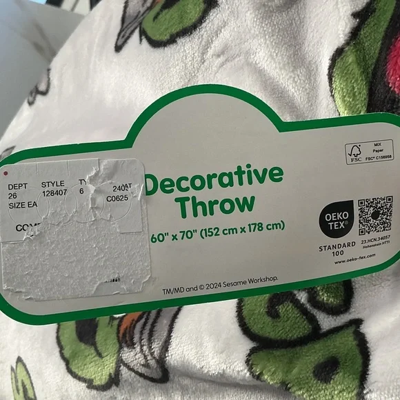 Sesame Street Gray and Green Oscar The Grouch Plush Throw Blanket - Picture 4 of 5